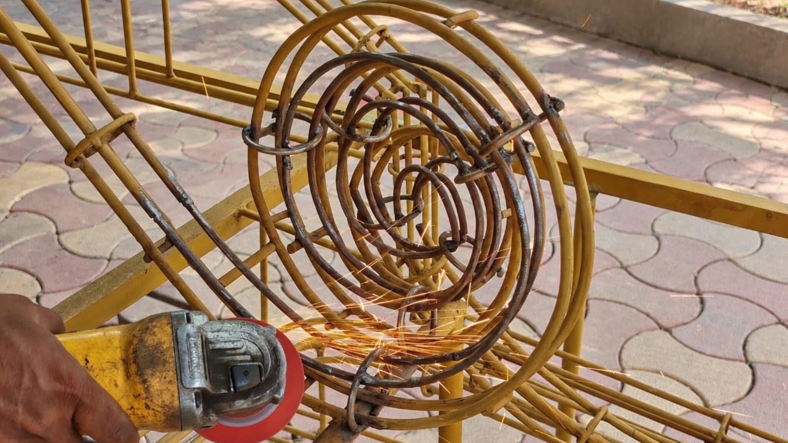 Custom Newton Machine Detail